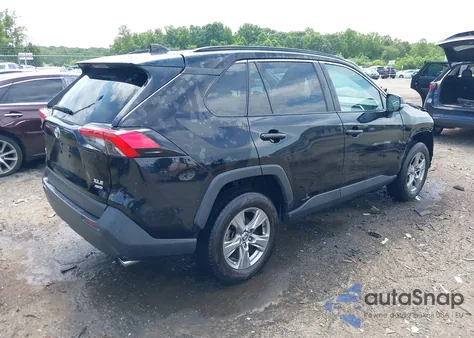 2022 Toyota Rav4 Xle z USA, uszkodzony, nr VIN 2T3P1RFV4NW284609